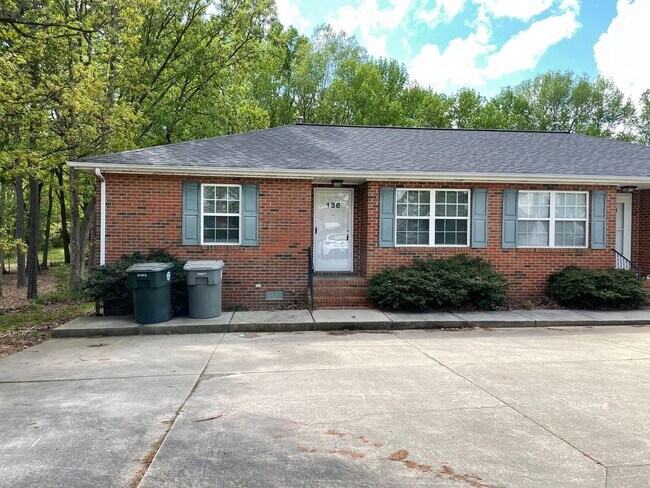 Building Photo - 136-138 LAMBERT DR