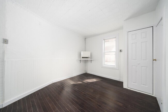 Building Photo - 74 Colgate St