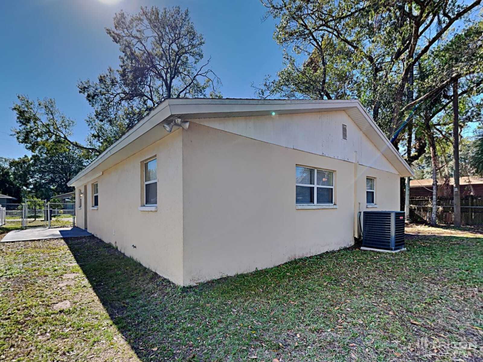 Building Photo - 1721 W Comanche Ave