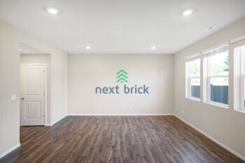 Building Photo - 4 Bed and 2.5 Bath Single-family Home Available for Rent!