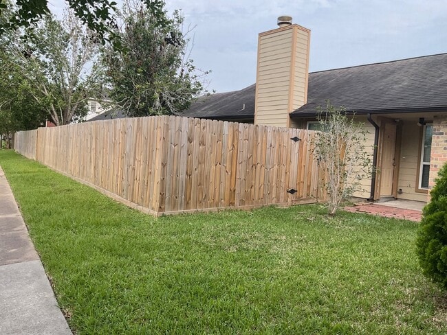 Building Photo - 15642 Scenic Haven Dr