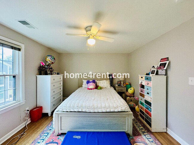 Building Photo - Charming, Prairie Village Home in a Quiet Neighborhood with Wood Floors and a Fenced Yard!