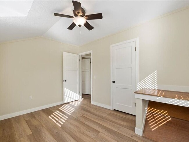 Building Photo - 910 Torbett St