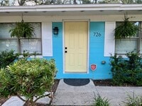 Building Photo - Completely Remodeled! Close to  Historic D...