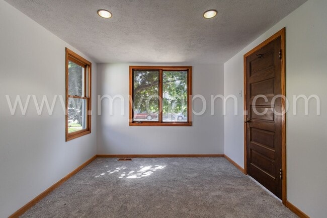 Building Photo - Lovely 2 Bedroom / 1 Bathroom Home | Benson