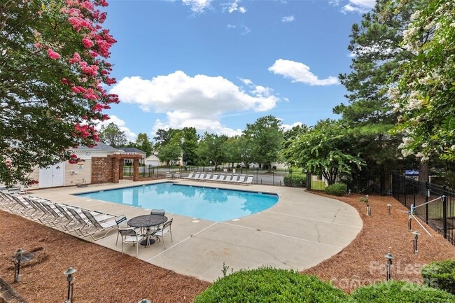 Building Photo - 3834 Thomas Ridge Dr