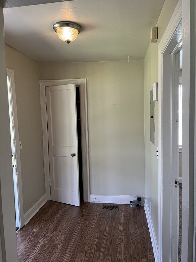 Building Photo - "Charming 3-Bed Home on Flamingo Drive – Perfect Nashville Living!" Large Yard! Lawncare is Inclu...