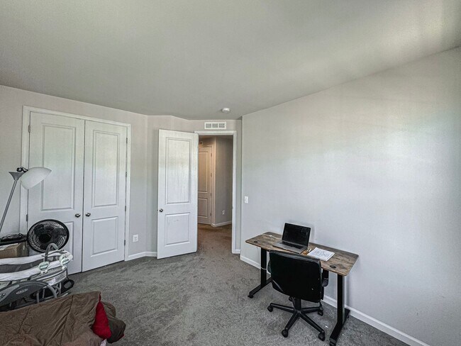 Building Photo - Stunning and Spacious 4 Bed 3.5 Bath End Unit Townhome In Highly Desired Goose Creek Club