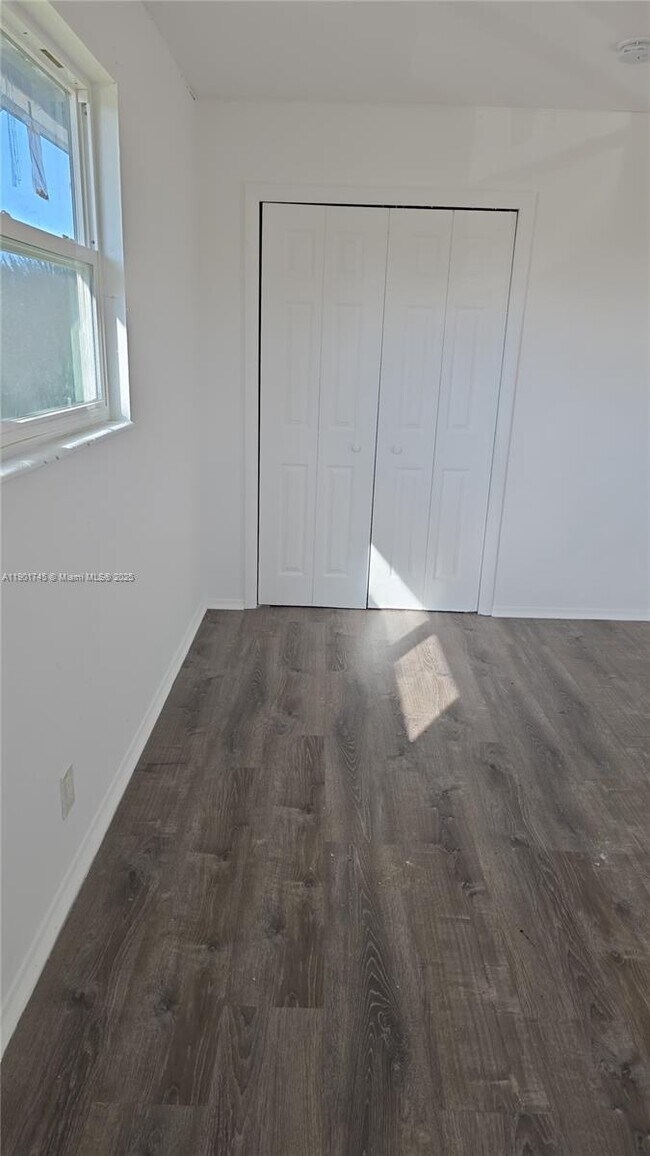 Building Photo - 5167 Pat Pl