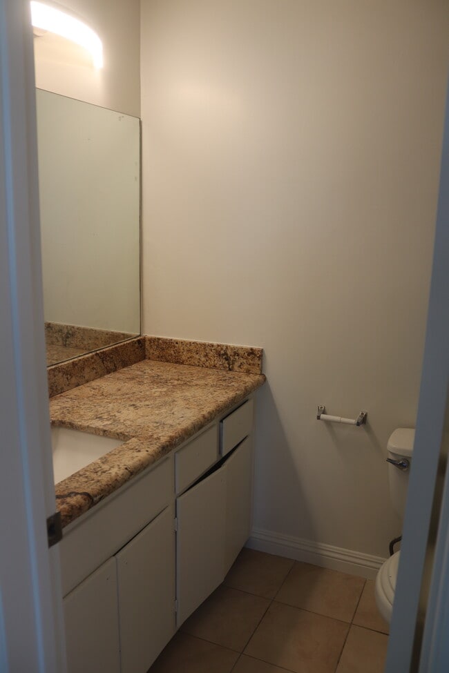 Master Bathroom - 2740 E De Soto St