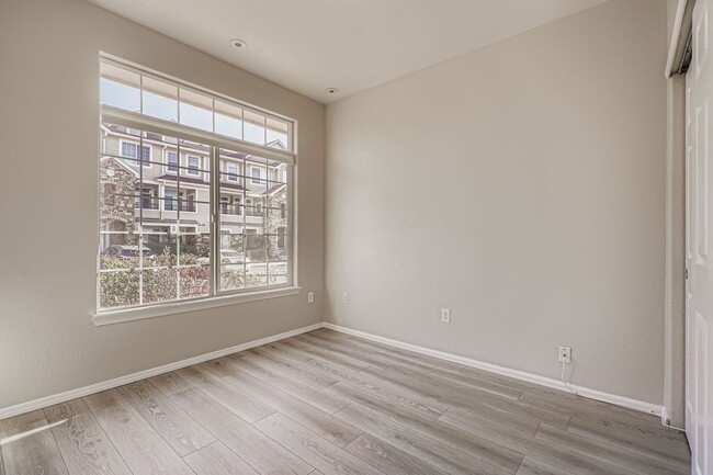 Building Photo - Move in Ready- Ground floor condo-Swimming Pool- Hot Tub and Fitness Center! Move in Special- $50...