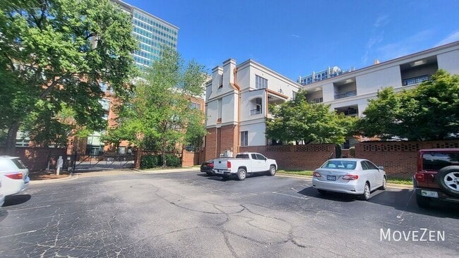Building Photo - 208 E Davie St