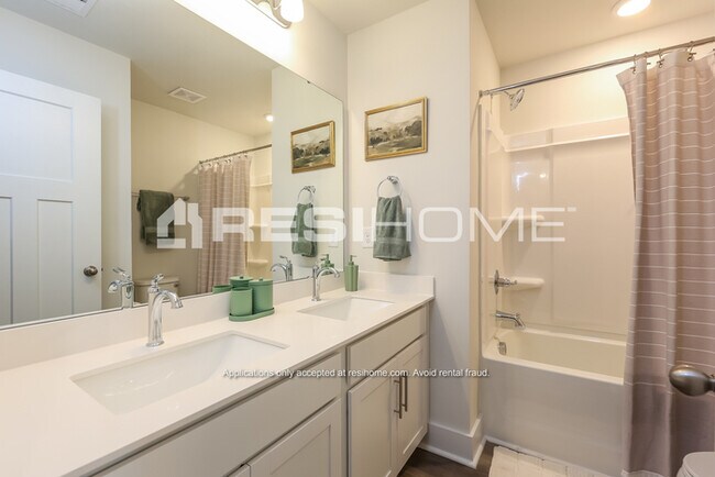 Building Photo - 207 Camber Ct