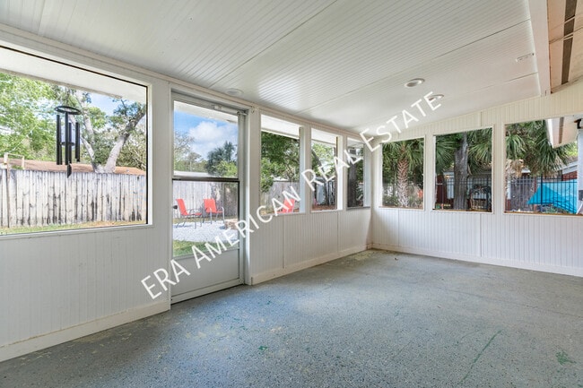 Building Photo - 305 Meggs Dr NE