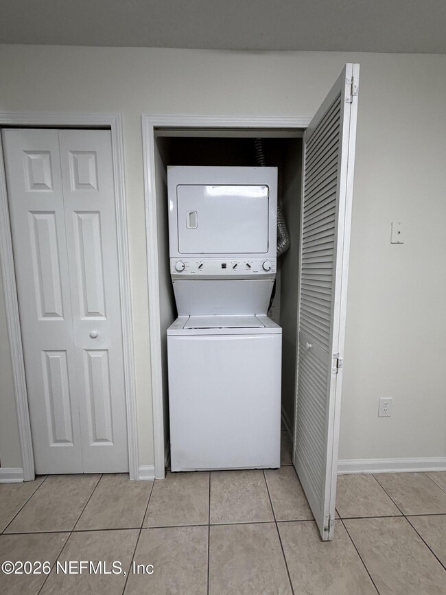 Building Photo - 1418 Manotak Point Dr