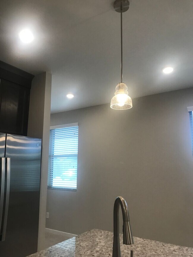 Building Photo - Beautiful Newer 3 bedroom Home Sweetwater ...