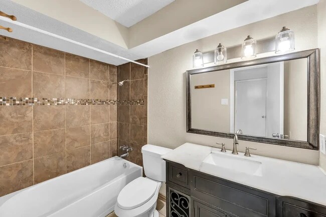 Building Photo - 3024 Tudor Ln
