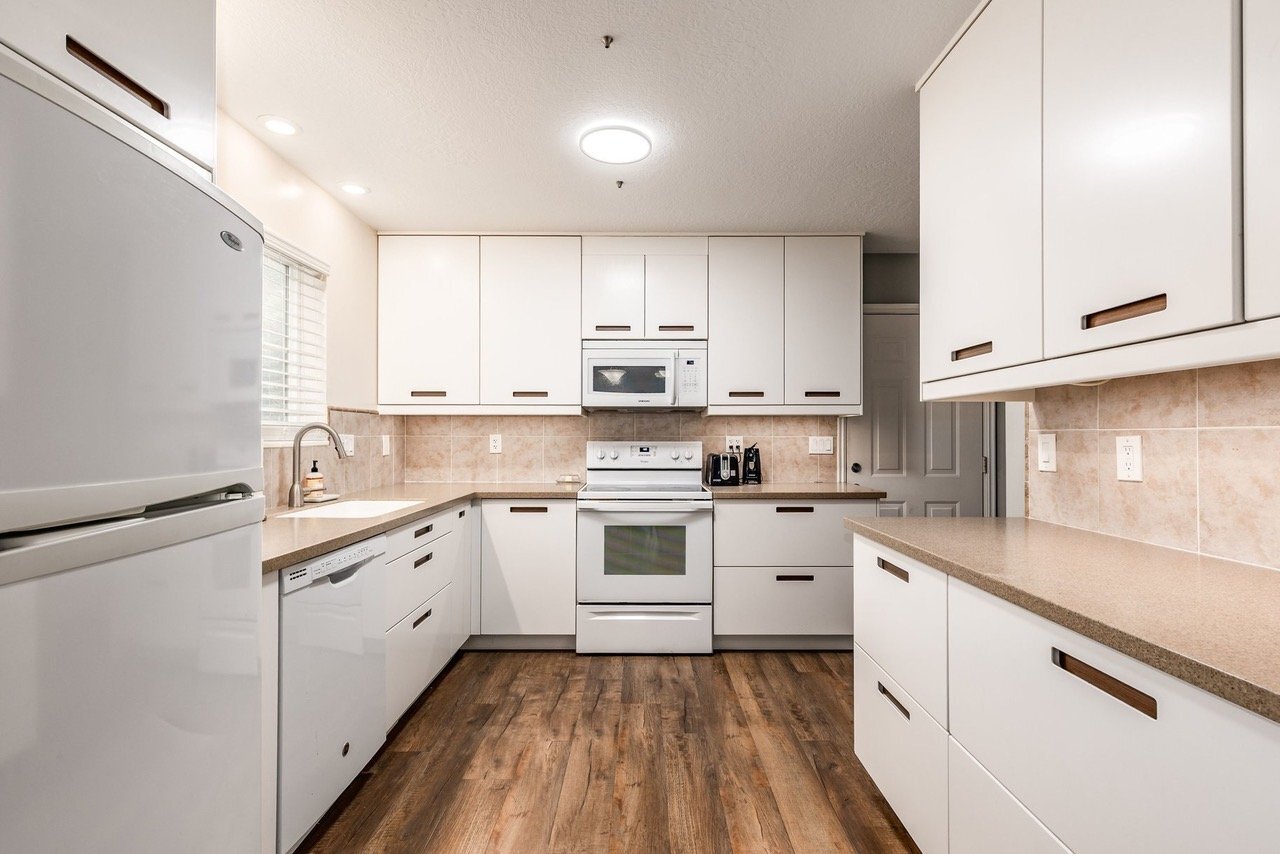 Building Photo - 857 W 200 S