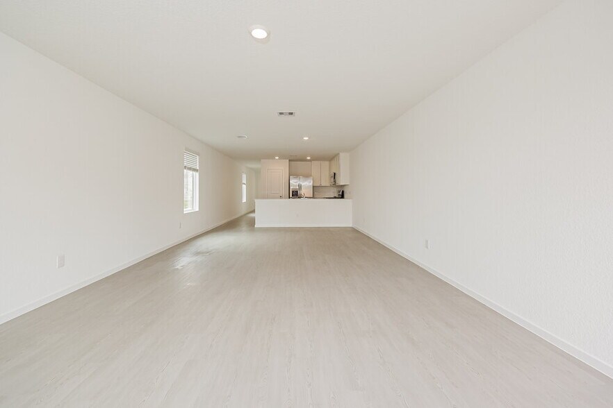 Building Photo - 621 Craven St