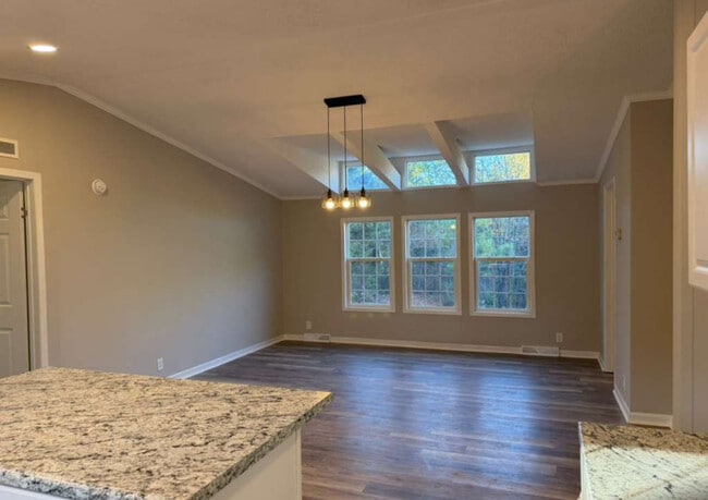 Building Photo - 379 Brookside Dr