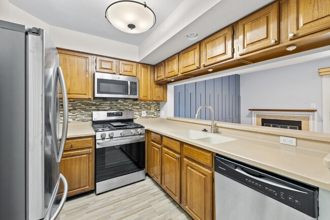 Building Photo - Pinecrest Perfection: Your Dream Townhome ...