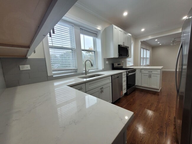 Building Photo - 7372 N Winchester Ave