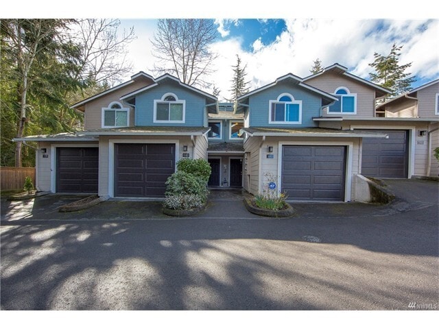 Building Photo - Beautiful Townhome 2 bedrooms and 2.5 bath...