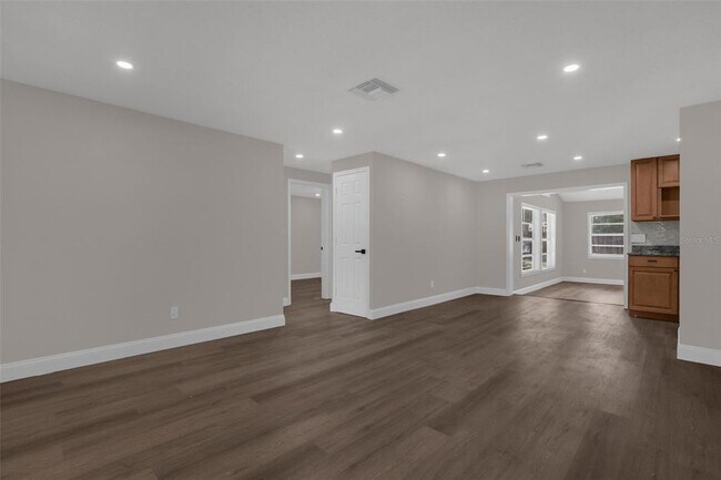 Building Photo - 518 Lavon Dr