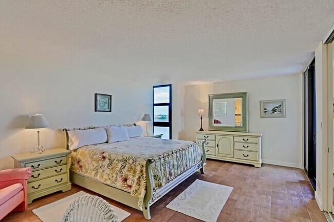 Building Photo - 5550 N Ocean Dr