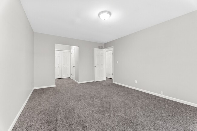 Building Photo - 24360 E River Rd