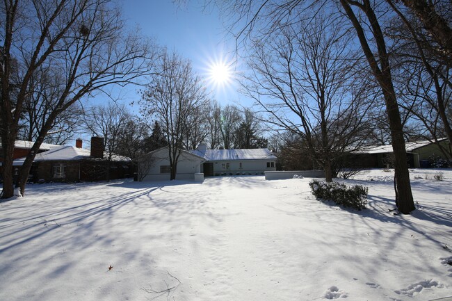 Building Photo - 3191 E Broad St