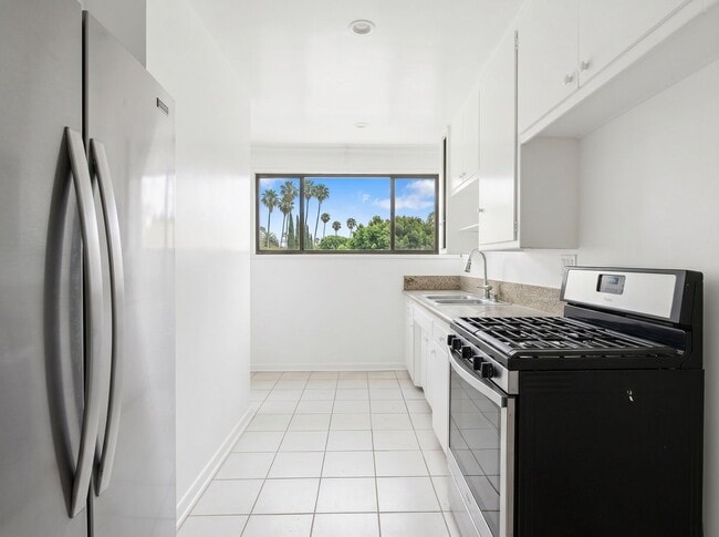 Building Photo - 337 Rexford Dr