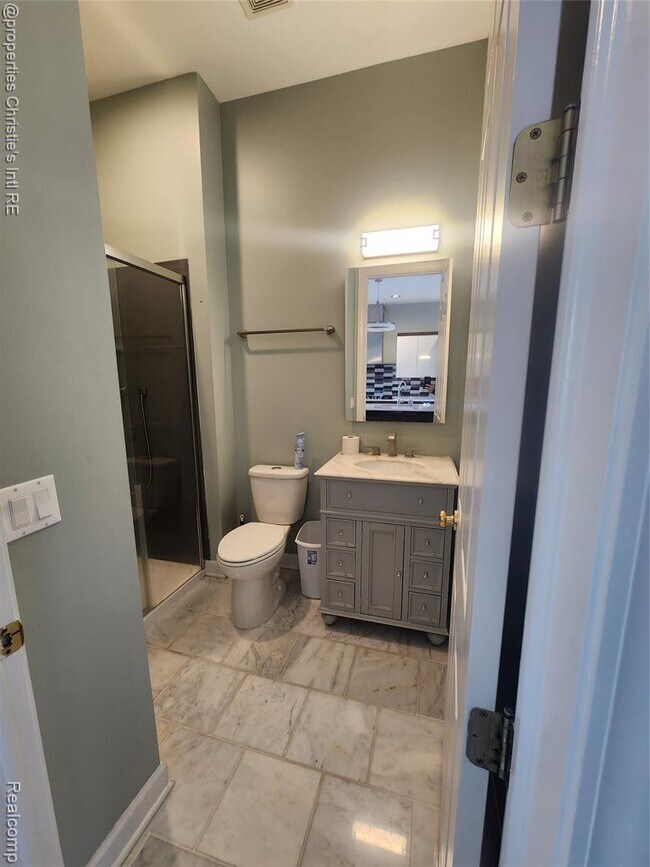 Building Photo - 35 Adelaide St