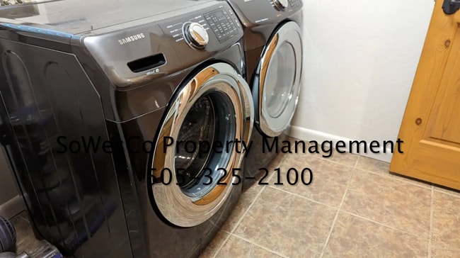 Building Photo - Beautifully Furnished Home on 2.5 acres