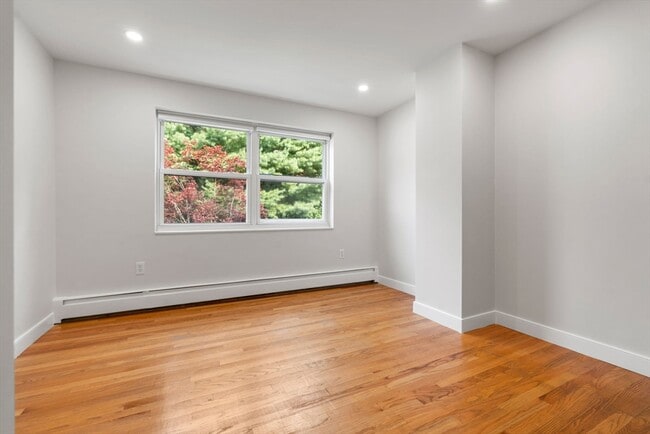 Building Photo - 33 Saco St