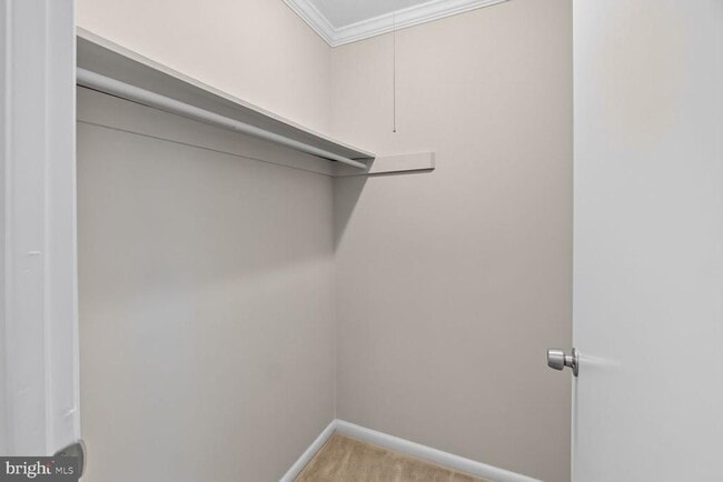 Building Photo - 5915 Tamar Dr