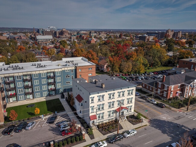 Building Photo - 130-134 William Howard Taft Road