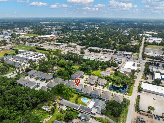 Building Photo - 5021 Lehman Oaks Dr