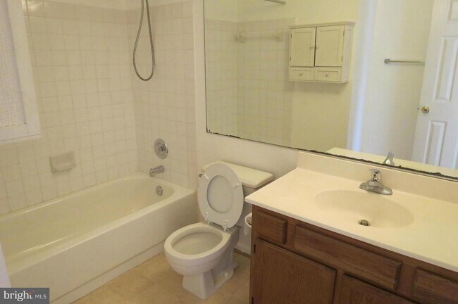 Building Photo - 2208 Wimbledon Cir