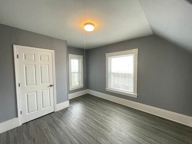 Building Photo - 357 Wilson St