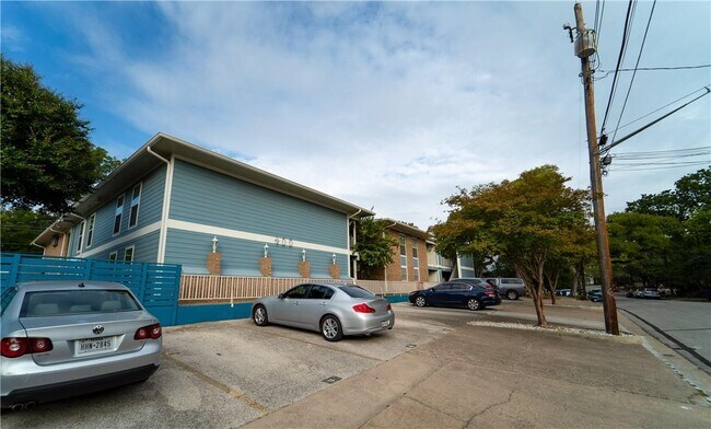 Building Photo - 400 W 35th St