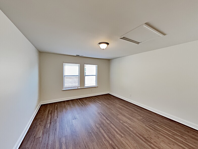 Building Photo - 258 Lake Vista Dr