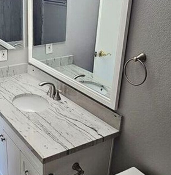 Building Photo - 4620 N 68th St