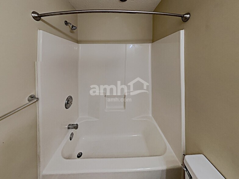 Building Photo - 4855 Lake Park Ter