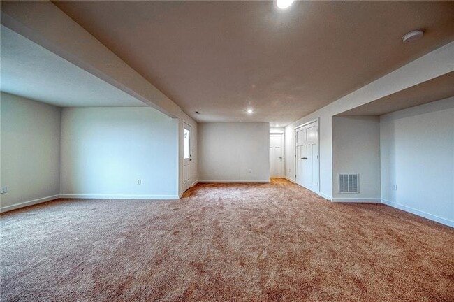 Building Photo - 123 Foxhound Dr