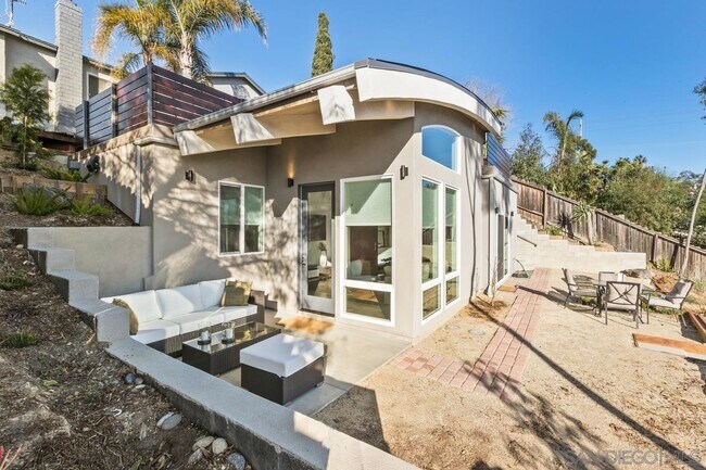 Building Photo - 857 Nolbey St