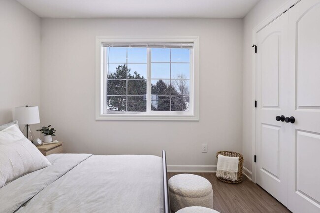 Building Photo - Model 3 Bedroom Town Home