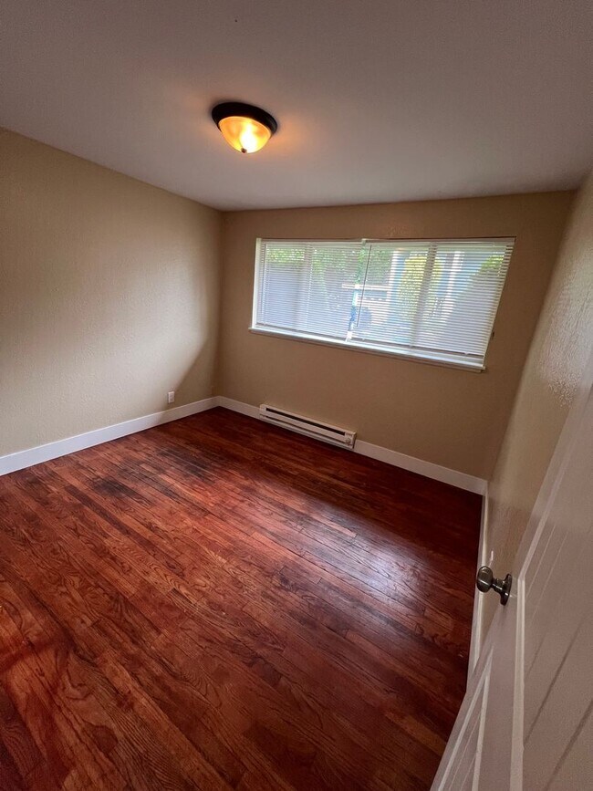 Building Photo - Girgis Duplex