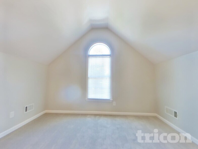Building Photo - 1060 Middlebrooke Dr