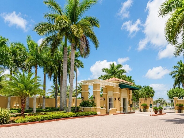 Building Photo - 6500 NW 114th Ave